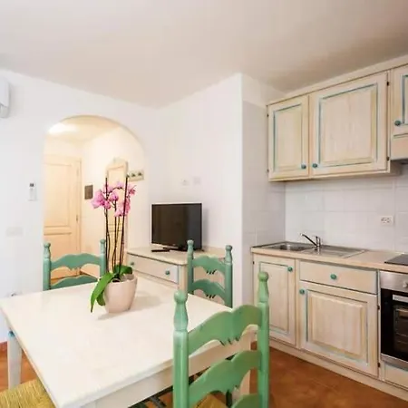 Charming Baia Marina With Stunning Views 1br * אורוסיי